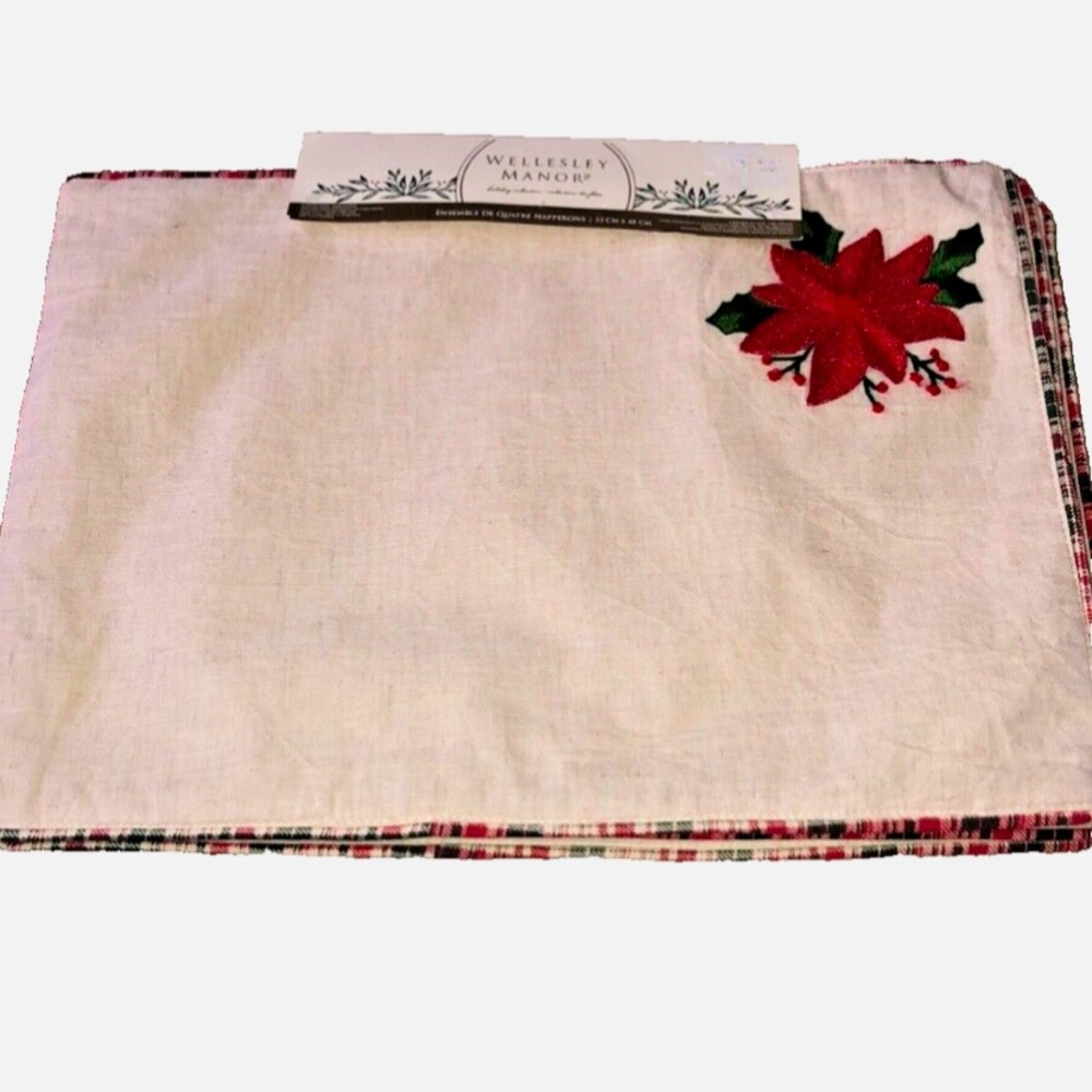 Wellesley‎ Manor Poinsettia Christmas placemats (4) embroidered NEW